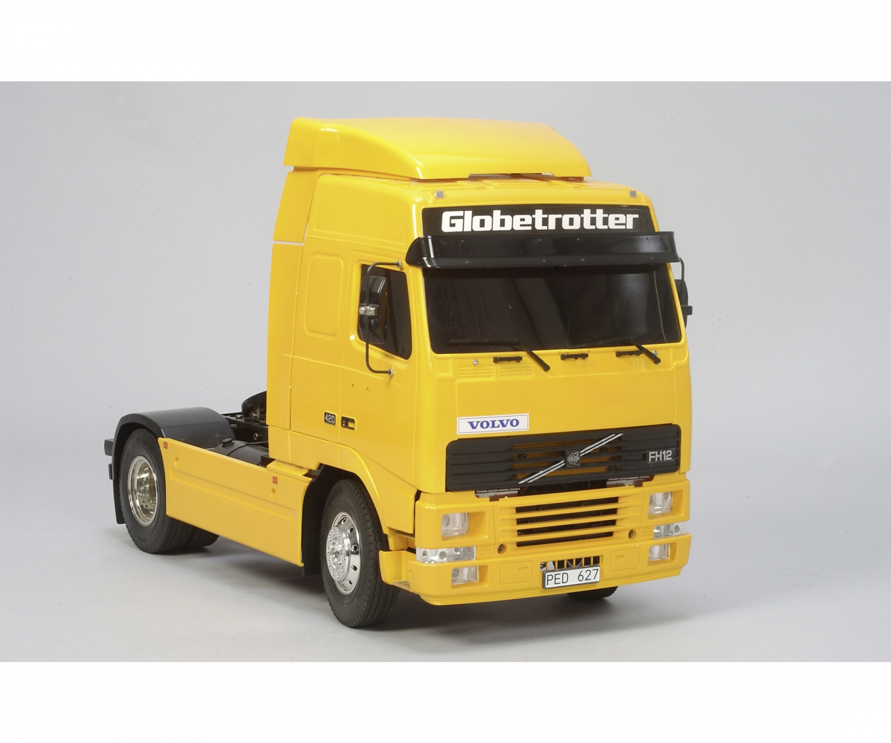 Tamiya Volvo FH12 Globetrotter R/C Truck Kit 1/14