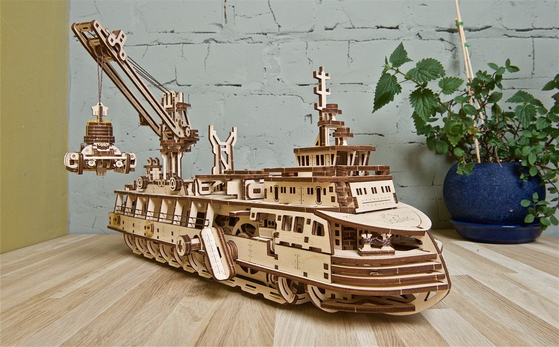 U-Gears Onderzoeksschip / Research Vessel mechanisch houten bouwpakket