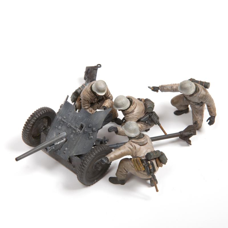 Zvezda PAK 36 with Crew 1/35