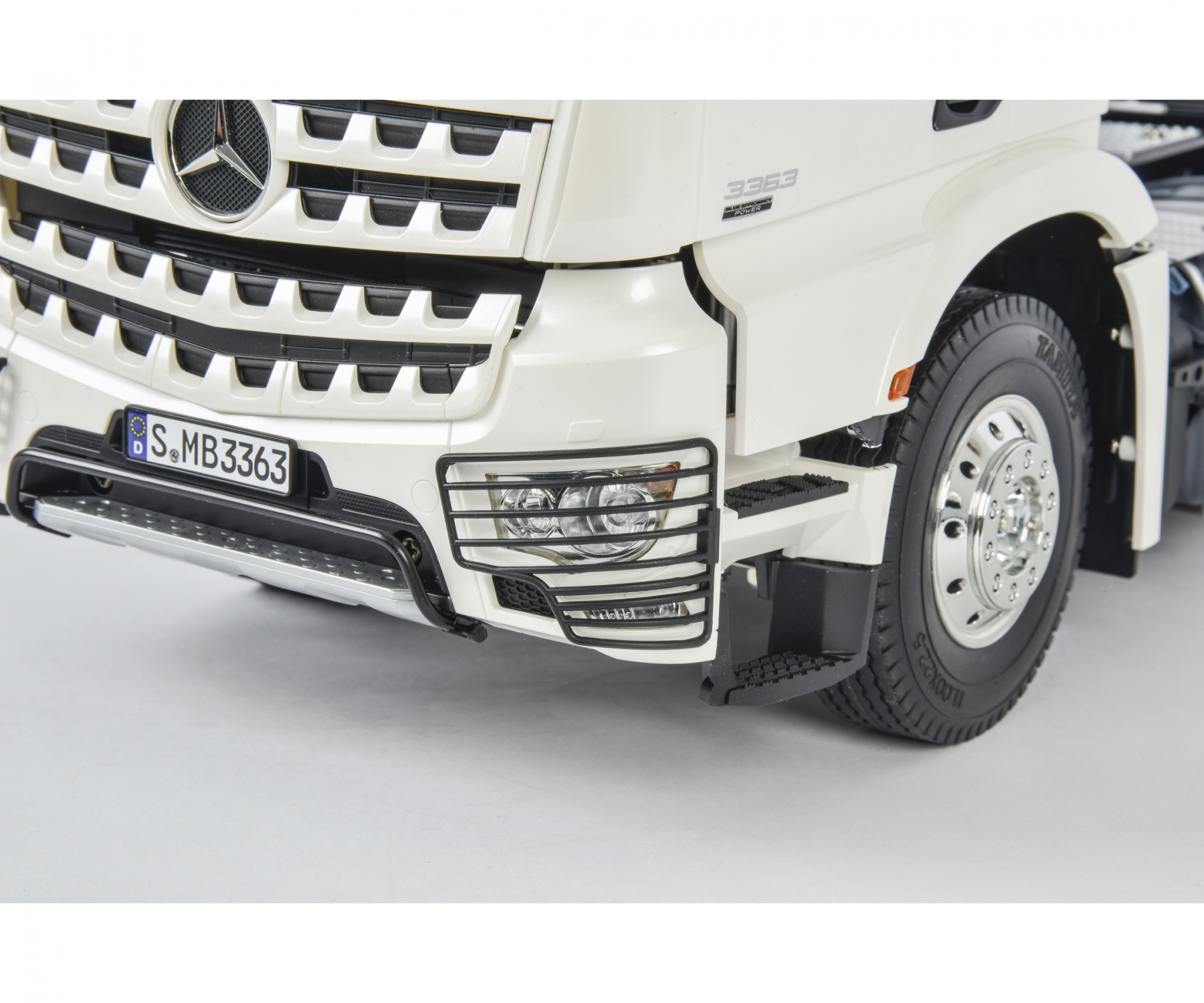 Tamiya Mercedes Benz Arocs 3363 6x4 ClassicSpace Truck Kit 1/14