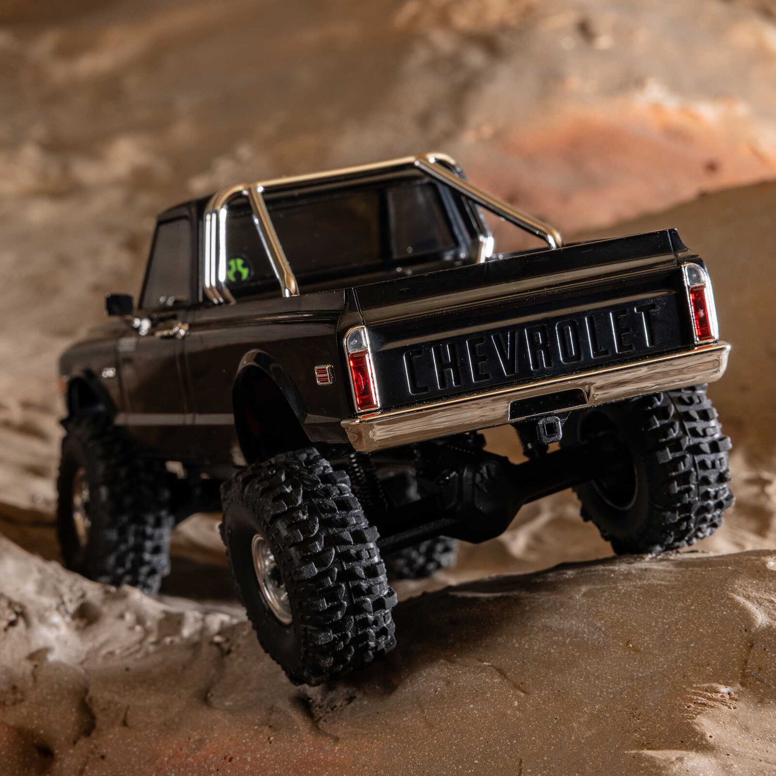 Axial SCX30 Chevrolet K10 4X4 RTR Brushed Rock Crawler (Battery & Charger Included), Black 1/30
