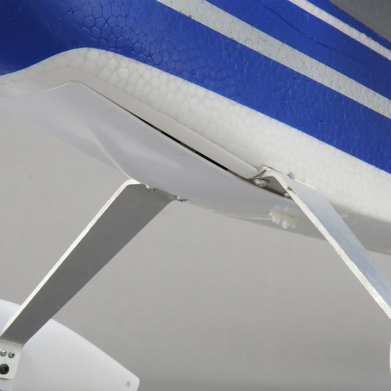 E-Flite Valiant 1.3m BNF Basic SAFE & AS3X
