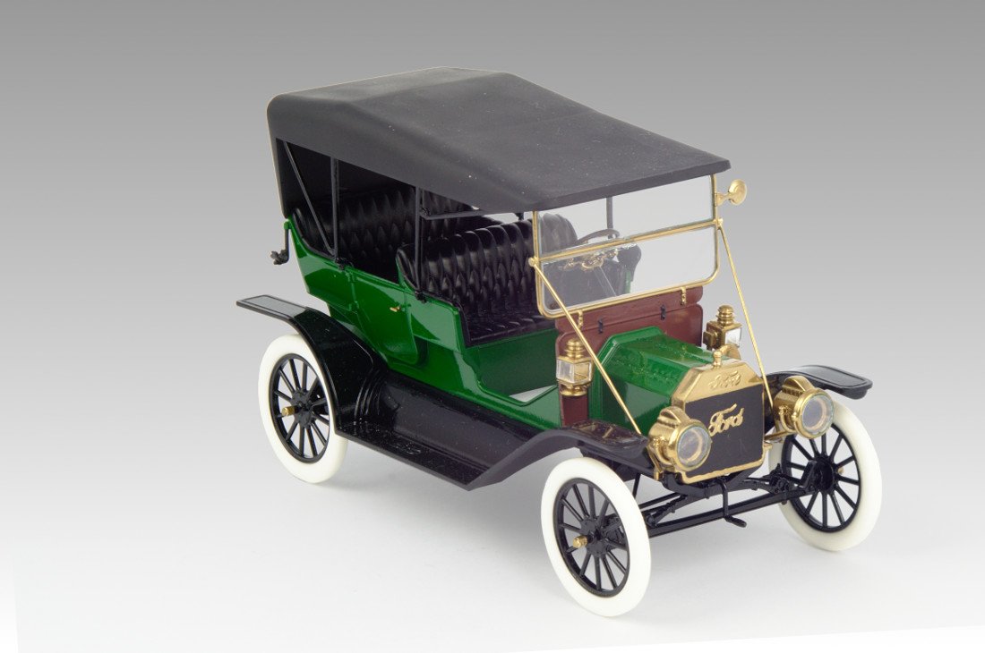 ICM Model T 1911 Touring American Passenger Car 1/24