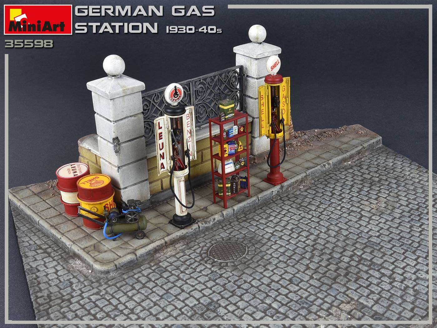 MiniArt German Gas Station 1930-40s 1/35