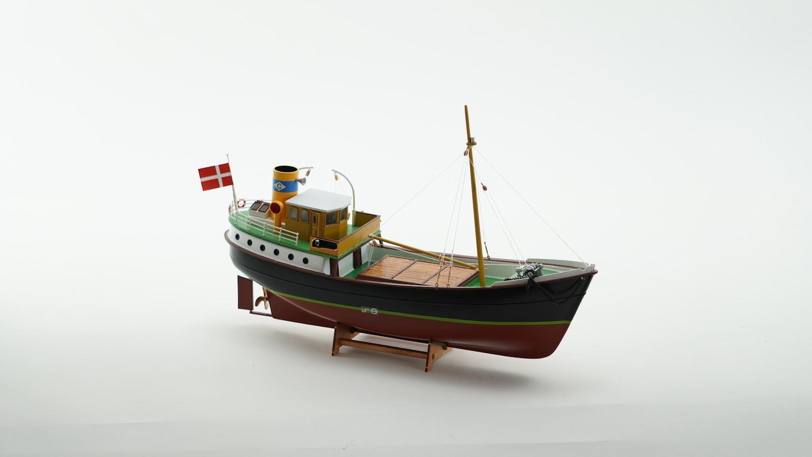 Billing Boats Carli Freighter 1/60