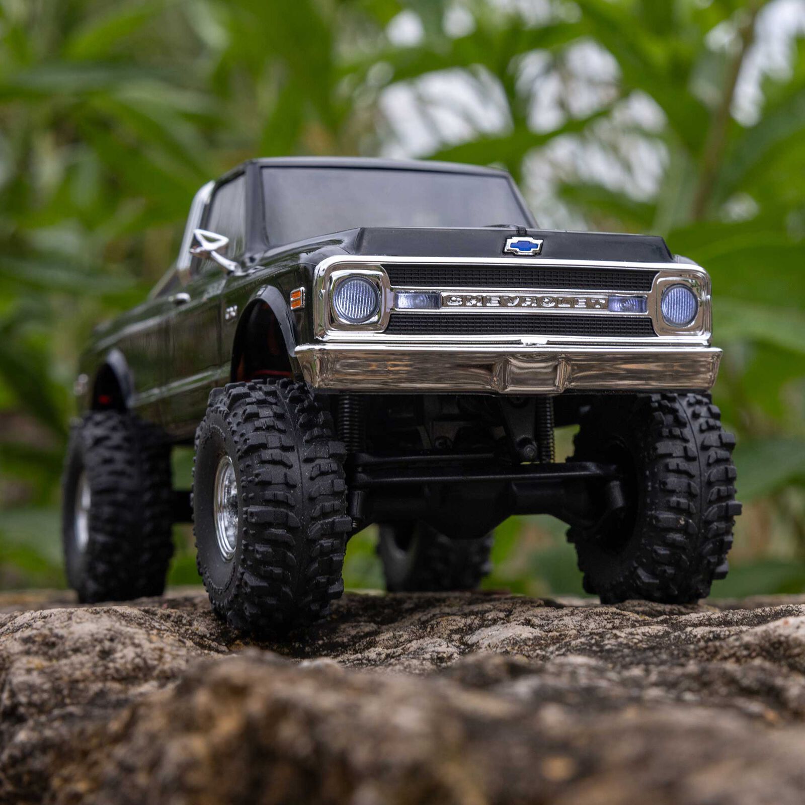Axial SCX30 Chevrolet K10 4X4 RTR Brushed Rock Crawler (Battery & Charger Included), Black 1/30