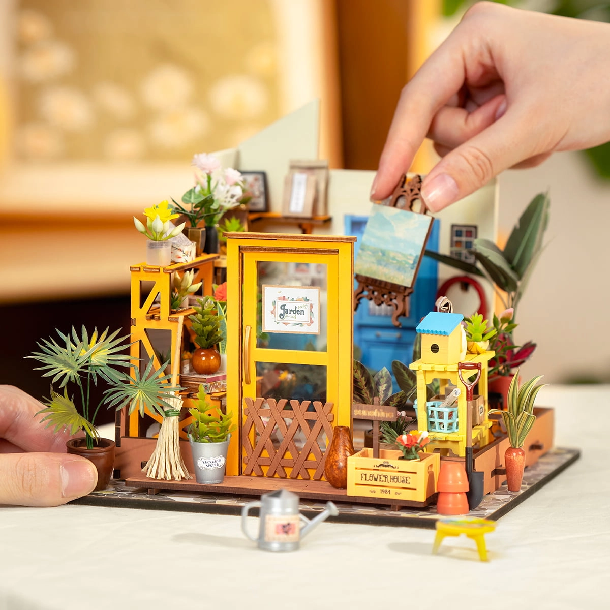 Rolife DIY Miniatuurhuis Cathy's Flower House 1/18