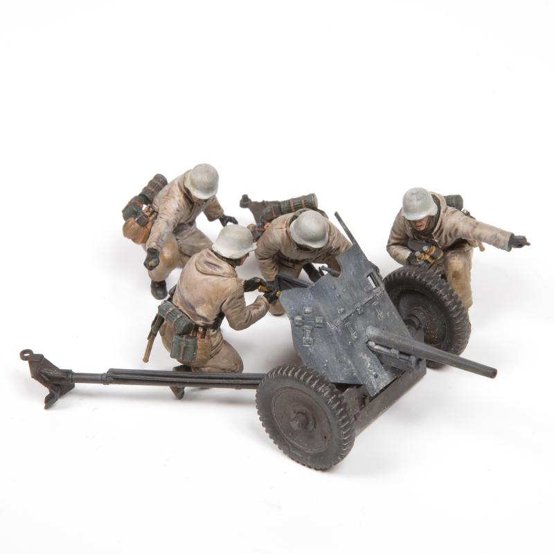 Zvezda PAK 36 with Crew 1/35