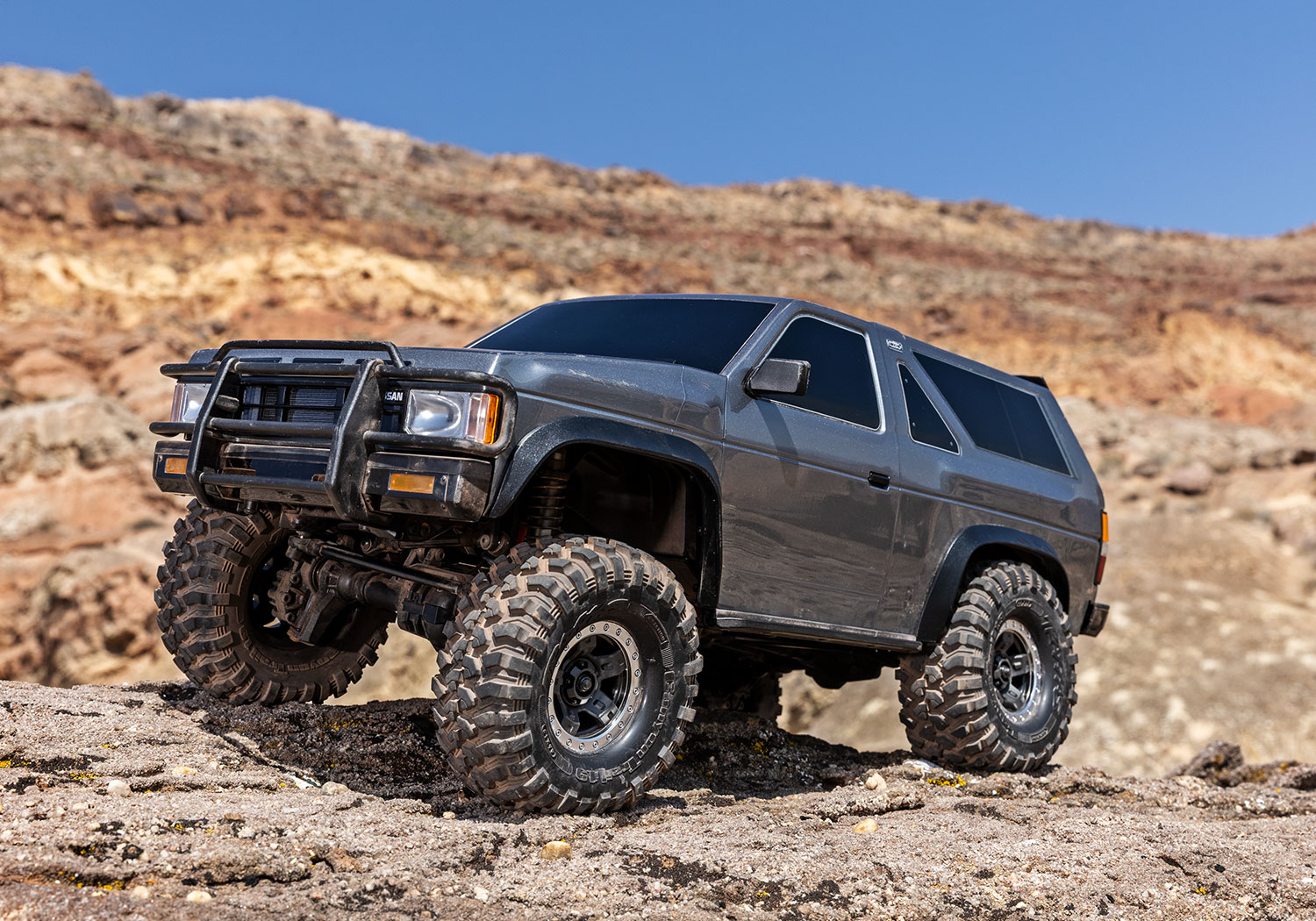 Traxxas Nissan Pathfinder TRX-4 4WD Scale and Trail Crawler Fully-Assembled 1/10 Silver