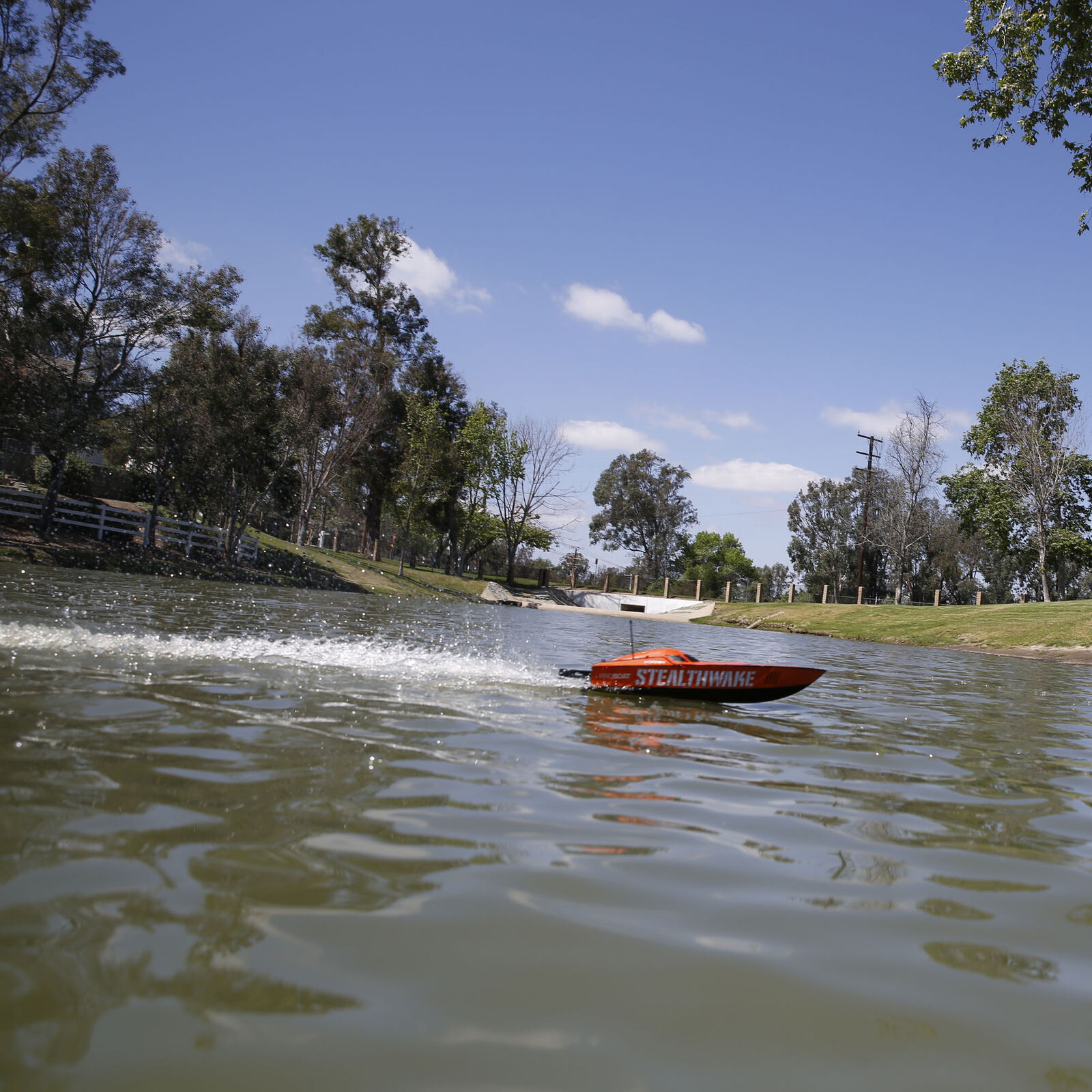 Pro Boat Stealthwake 23-Inch Deep-V Brushed Speedboat RTR