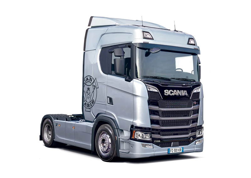 Italeri Scania S770 4x2 Normal Roof "Grey Cab" 1/24