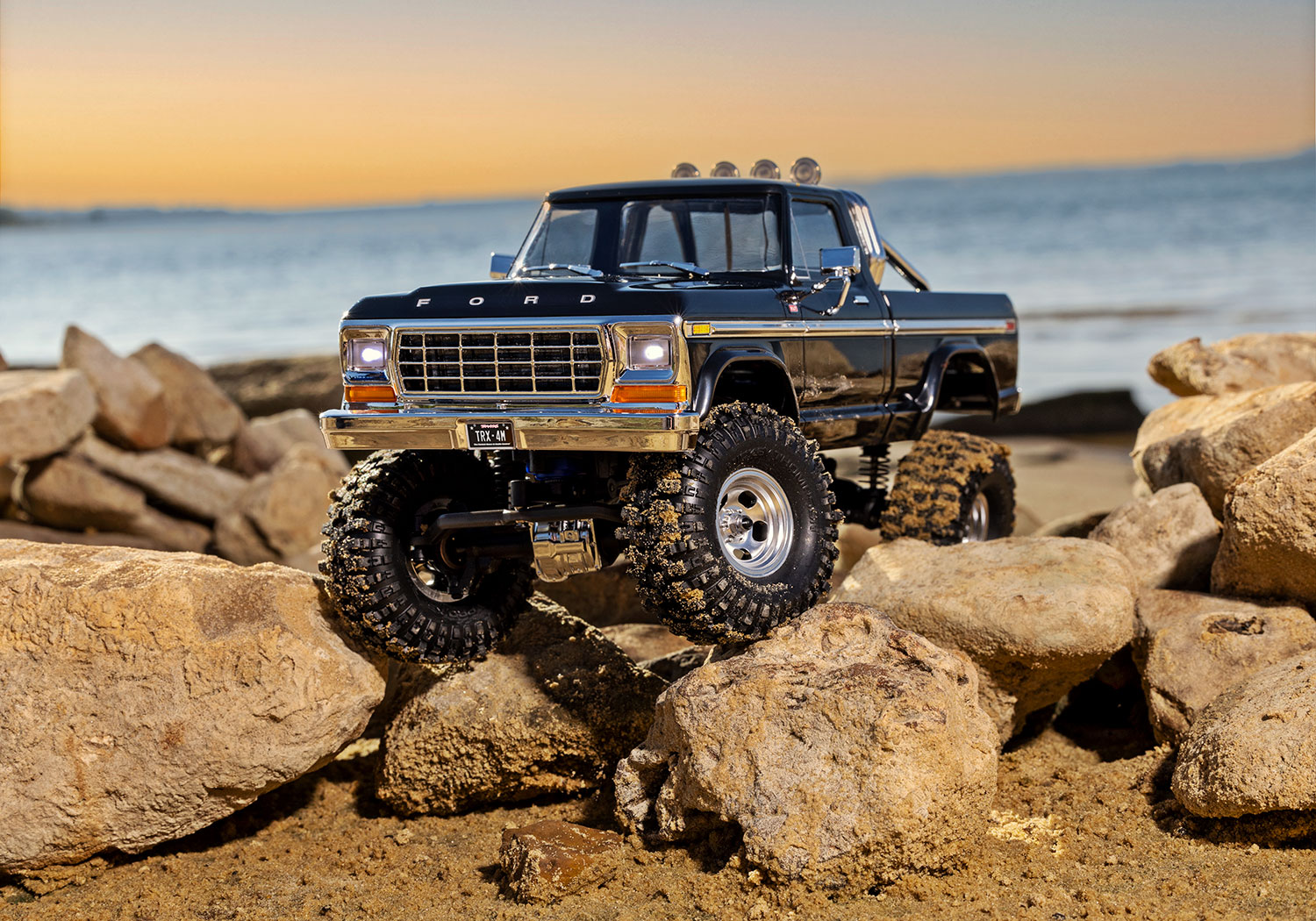 Traxxas TRX-4M High Trail Ford F-150 Ranger XLT Truck 4WD Electric Scale and Trail Crawler with TQ 1/18 Black
