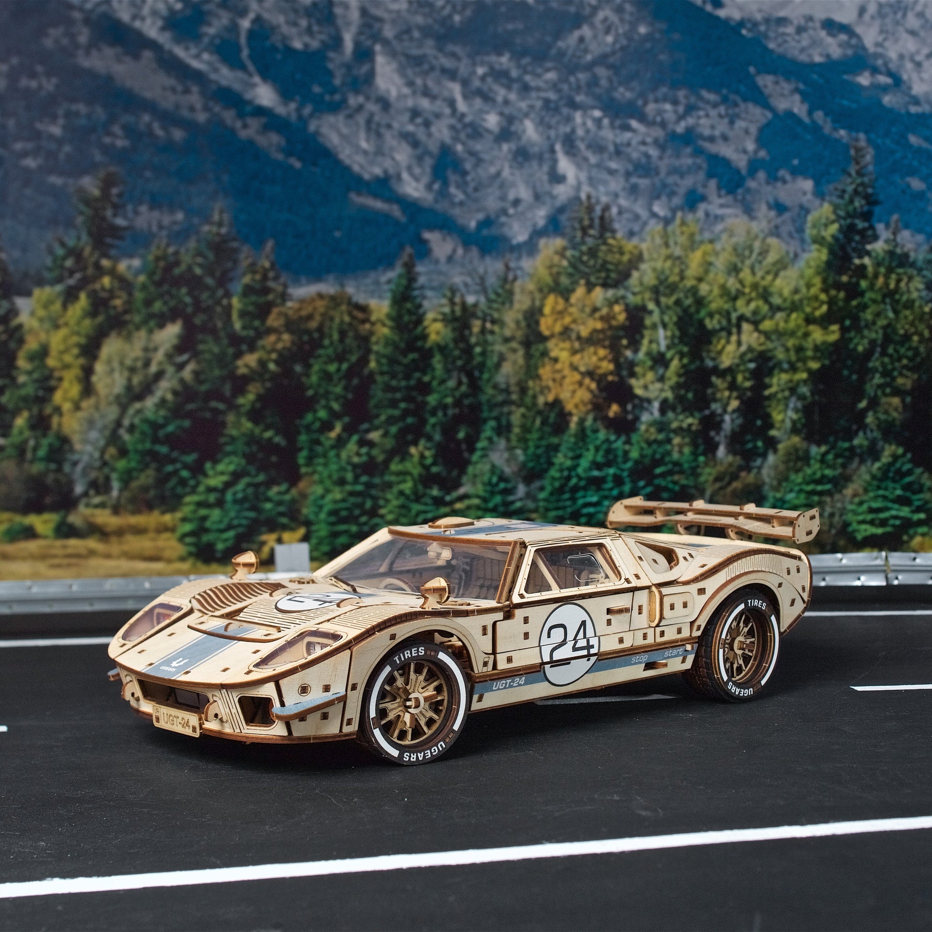 U-Gears UGT-24 Endurance Racer Car Model  mechanisch houten bouwpakket