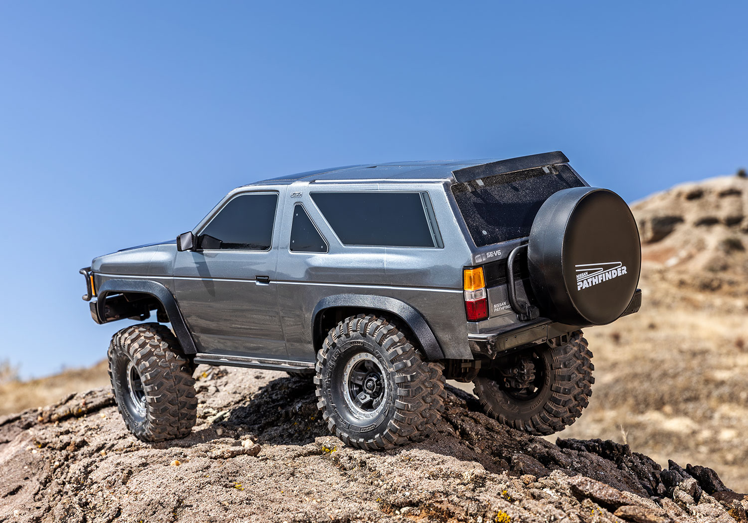 Traxxas Nissan Pathfinder TRX-4 4WD Scale and Trail Crawler Fully-Assembled 1/10 Silver