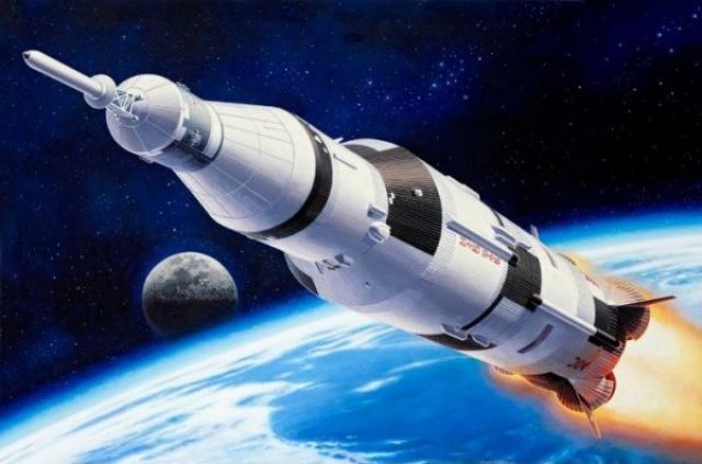 Revell Apollo Saturn V 1/144