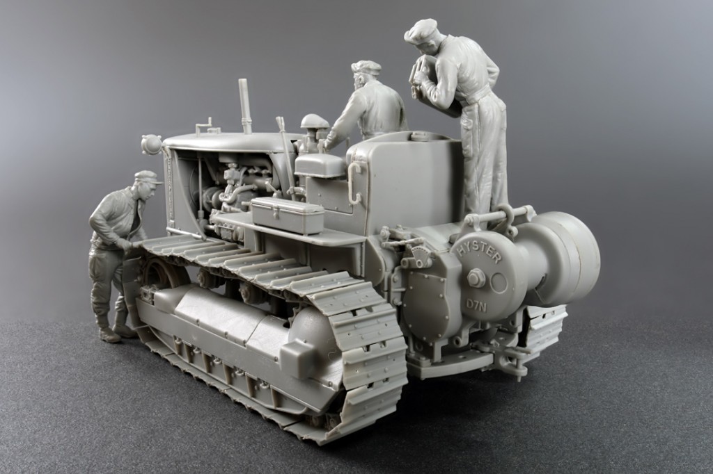 MiniArt U.S. Tractor w/Towing Winch & Crewmen 1/35