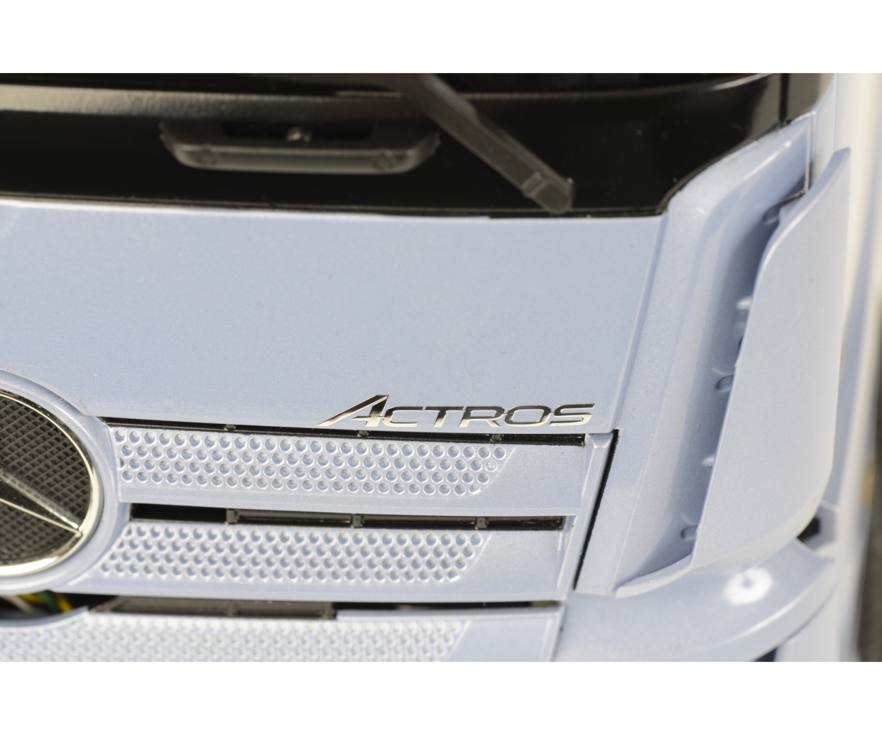 Tamiya Mercedes-Benz Actros 1851 GigaSpace R/C Truck Kit 1/14