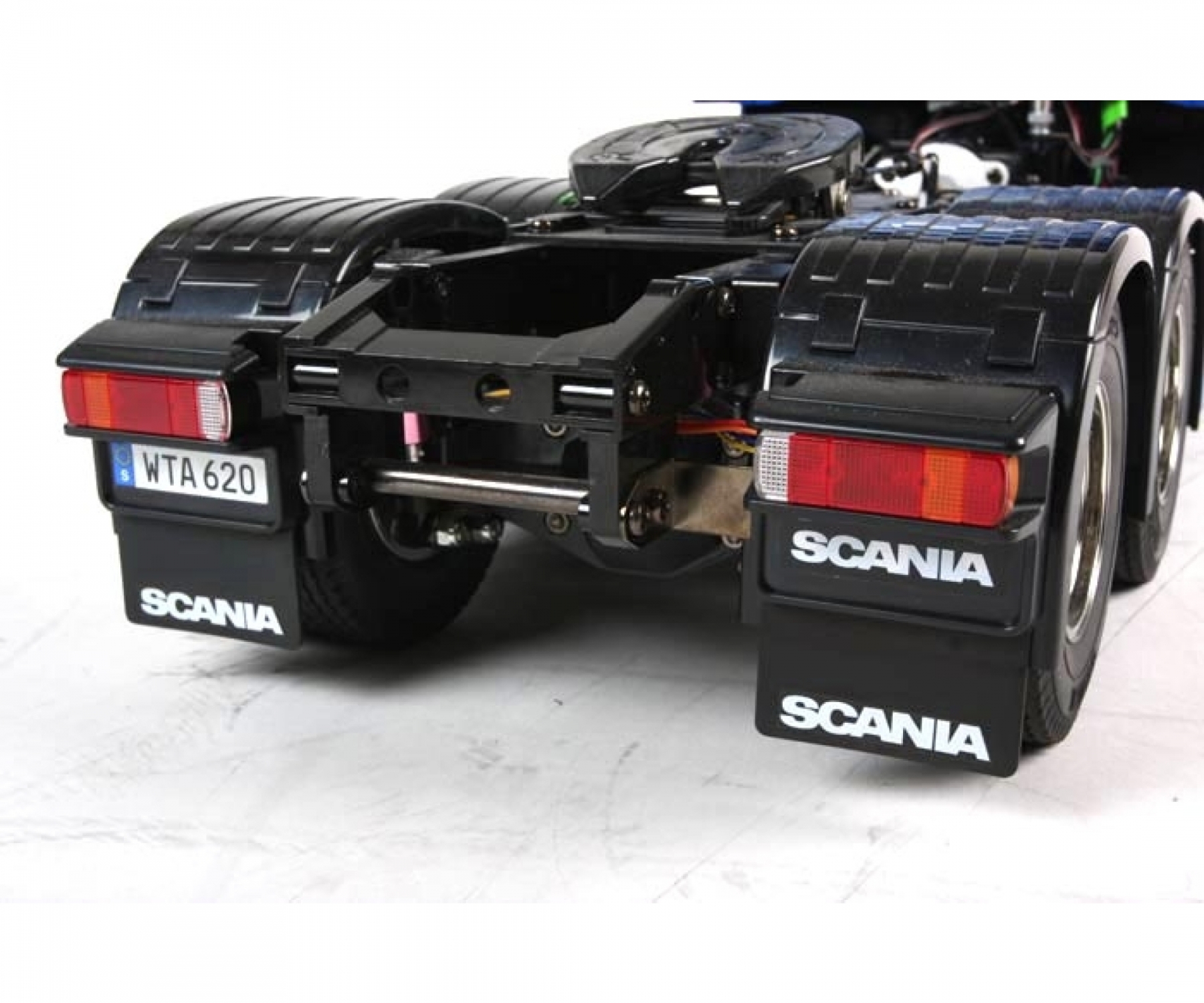 Tamiya	Scania R620 6x4 Highline Blue Edition R/C Truck Kit 1/14