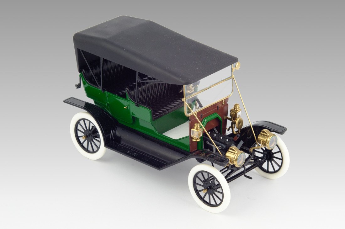 ICM Model T 1911 Touring American Passenger Car 1/24