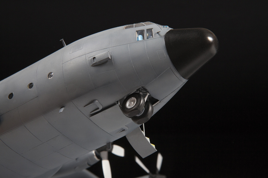 Zvezda American Heavy Transport Plane C-130H 1/72