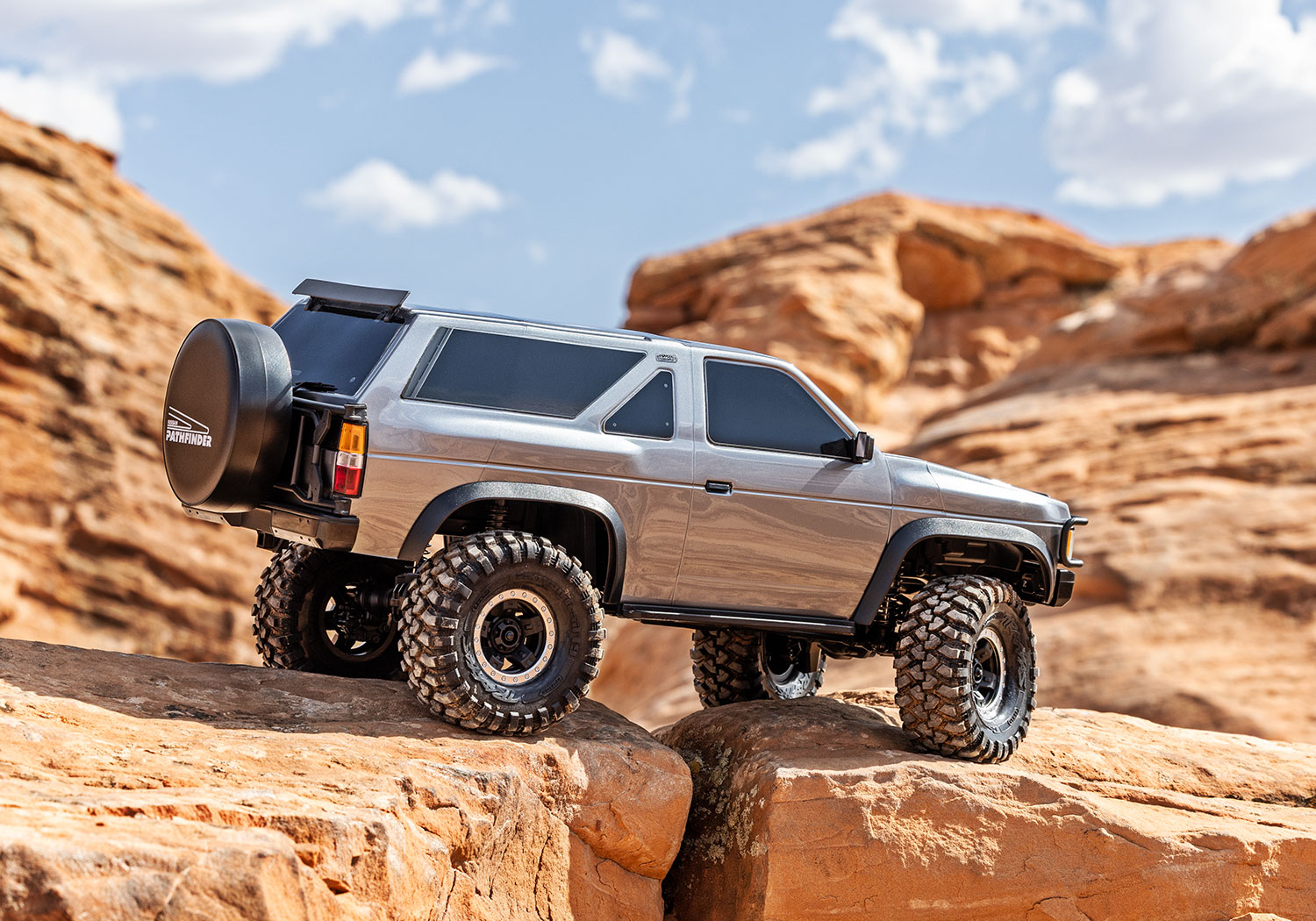 Traxxas Nissan Pathfinder TRX-4 4WD Scale and Trail Crawler Fully-Assembled 1/10 Silver