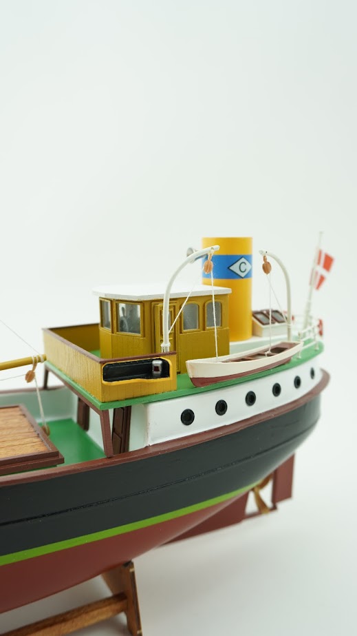 Billing Boats Carli Freighter 1/60