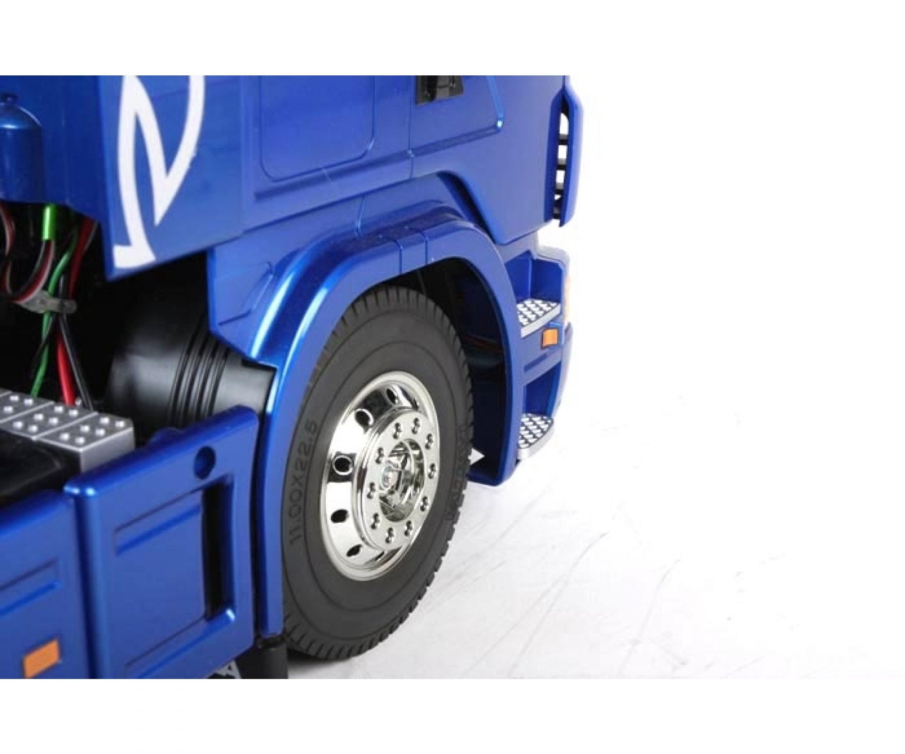 Tamiya	Scania R620 6x4 Highline Blue Edition R/C Truck Kit 1/14