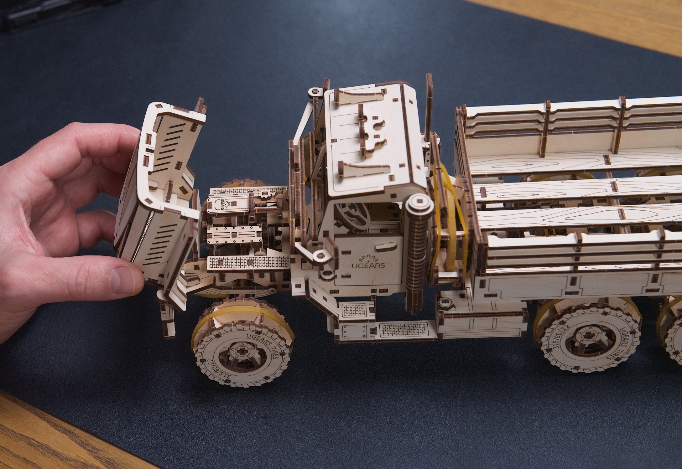U-Gears Cargo Truck mechanisch houten bouwpakket