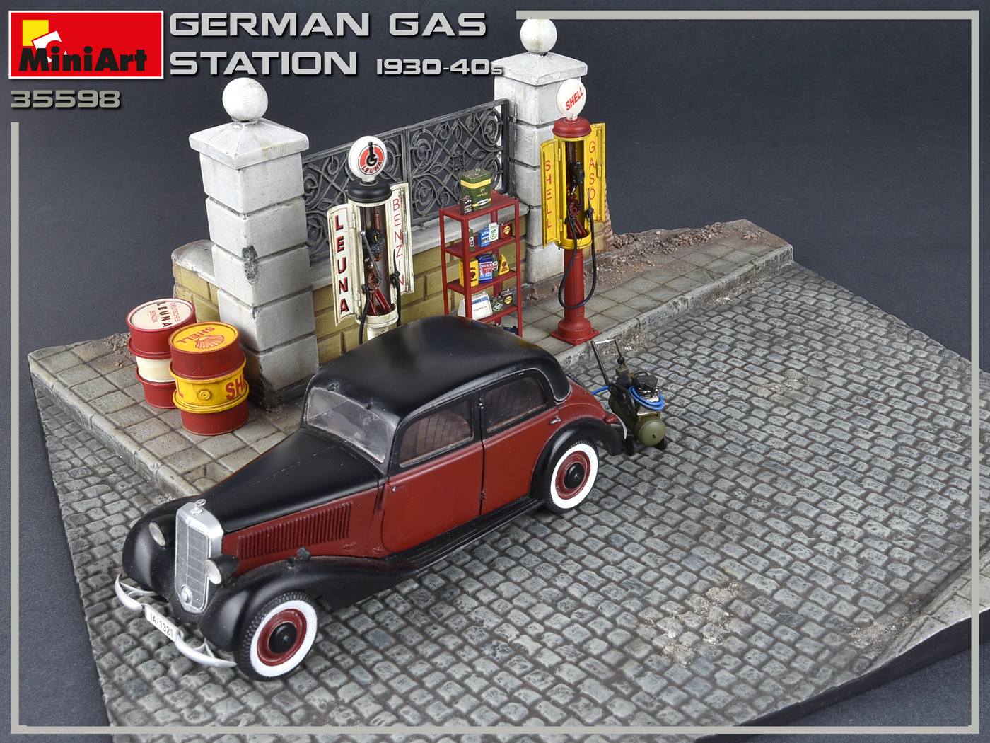 MiniArt German Gas Station 1930-40s 1/35