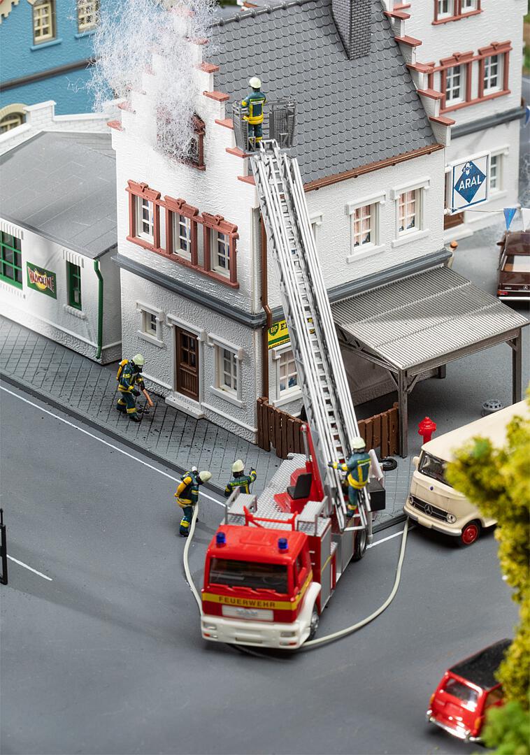 Faller Brandweermannen Epoche VI Set 2 H0 (5)