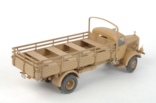 Zvezda WWII German heavy 4wd cargo truck. Schwerer LKW 4, 5 t L4500A 1/35