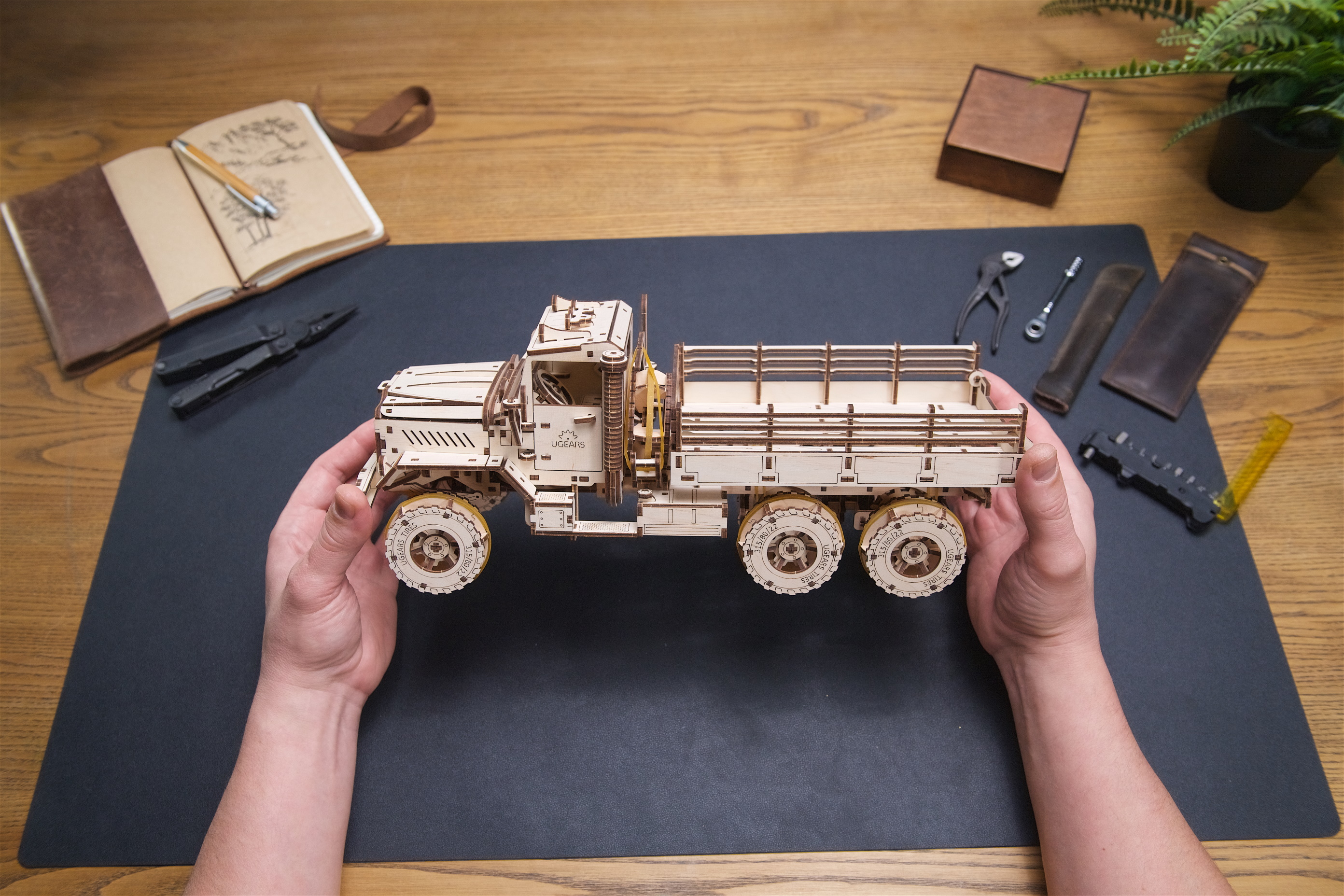 U-Gears Cargo Truck mechanisch houten bouwpakket