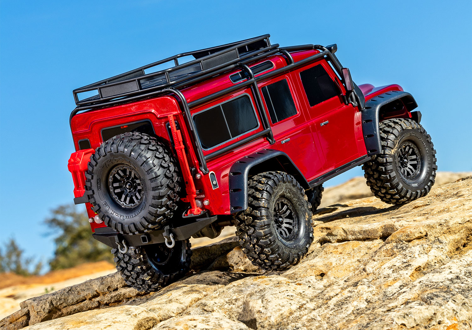 Traxxas Land Rover Defender TRX-4 4WD Scale and Trail  Crawler Fully-Assembled 1/10 Clipless Red