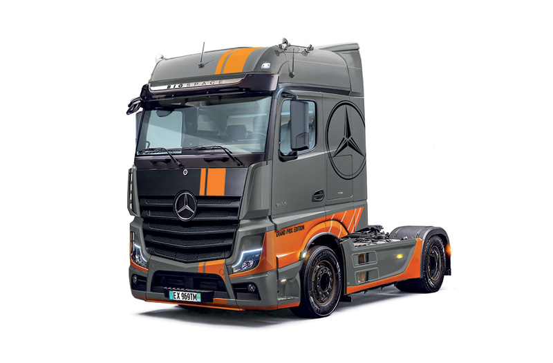 Italeri MB Actros MP4 Big Space Grand Prix Edition 1/24