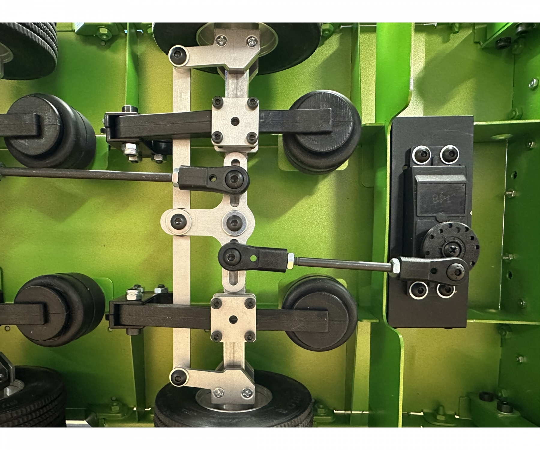 Carson Servo Bevestiging Set voor Stuurassen Zwanenhals Dieplader 1/14