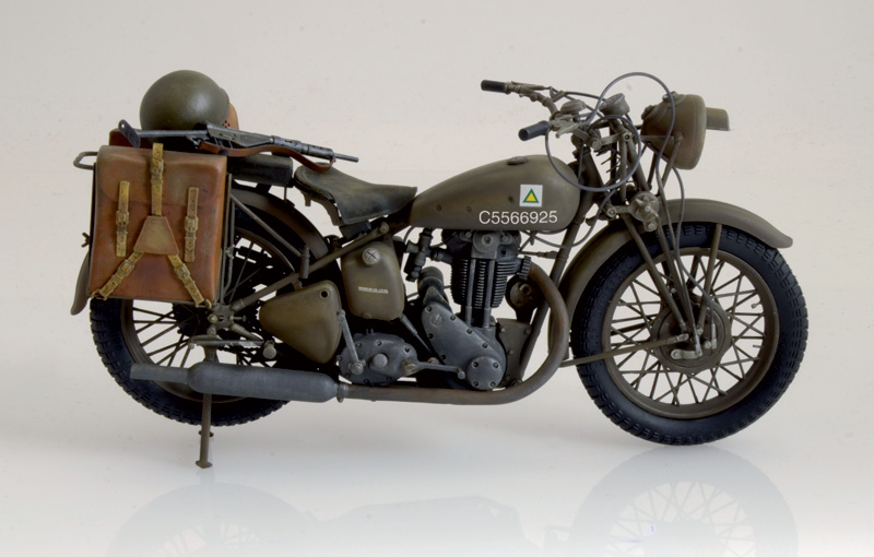 Italeri Triumph 3HW 1/9