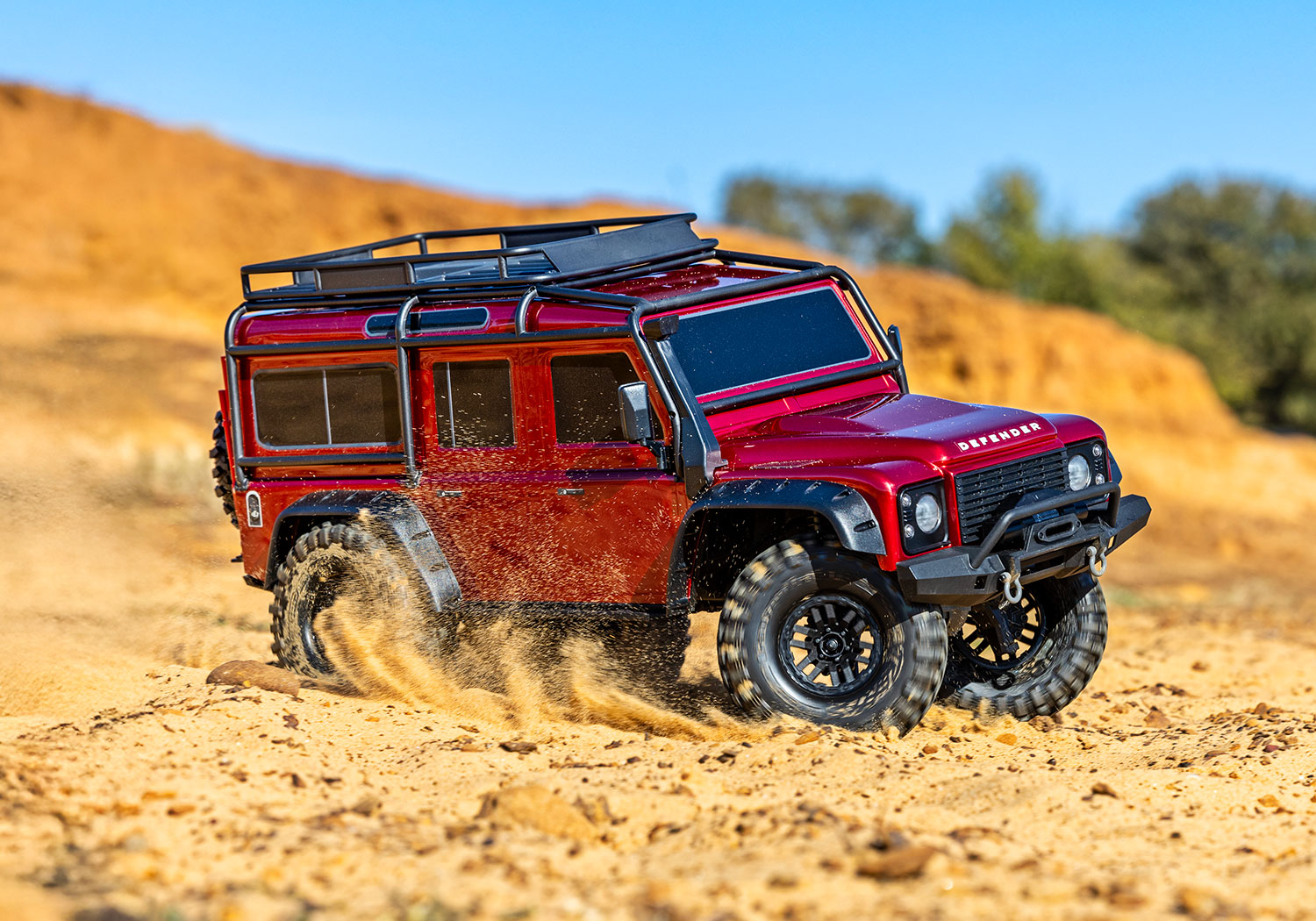 Traxxas Land Rover Defender TRX-4 4WD Scale and Trail  Crawler Fully-Assembled 1/10 Clipless Red