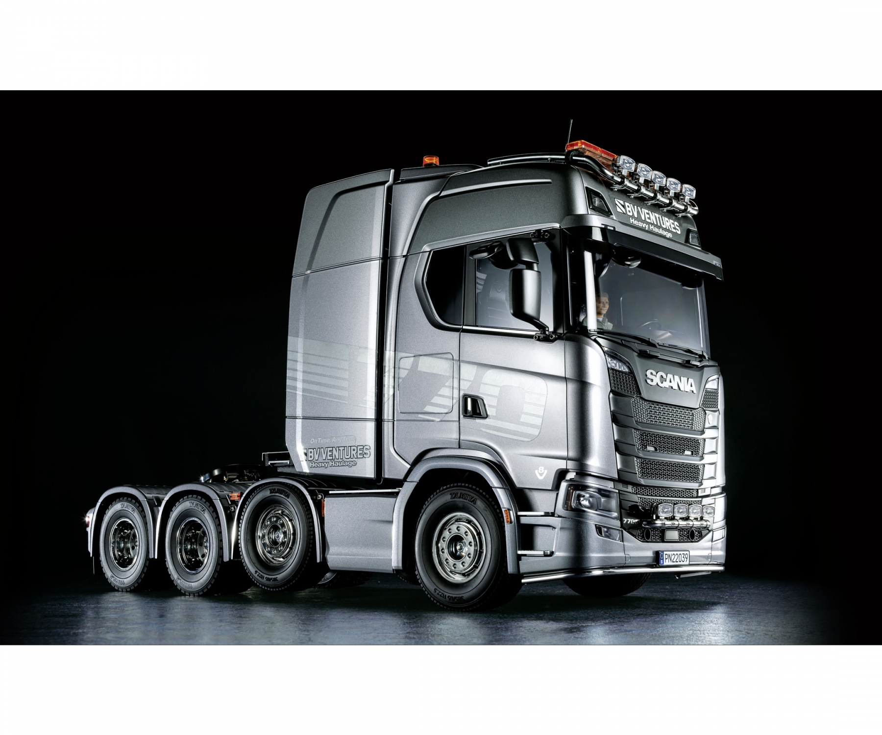 Tamiya Scania 770S 8x4/4 Truck Gun Metal Edition Kit 1/14