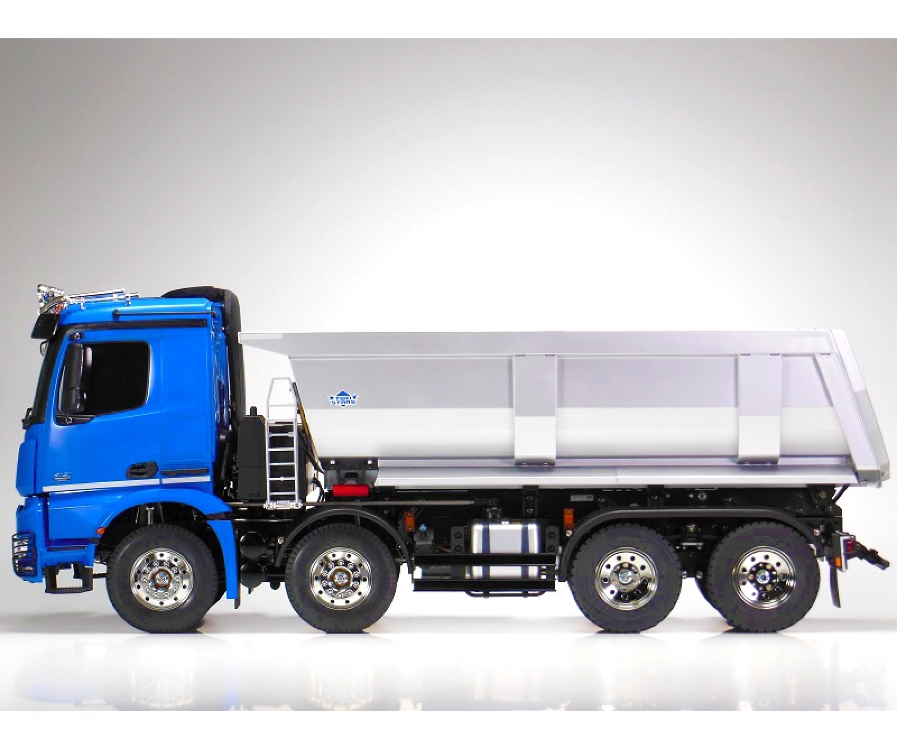 Tamiya Mercedes-Benz Arocs 4151 8x4 Tipper Truck Kit 1/14