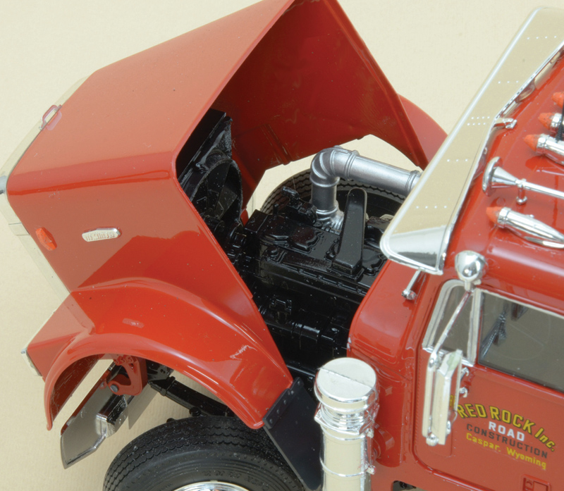 Italeri Freightliner Heavy Dumper Truck 1/24