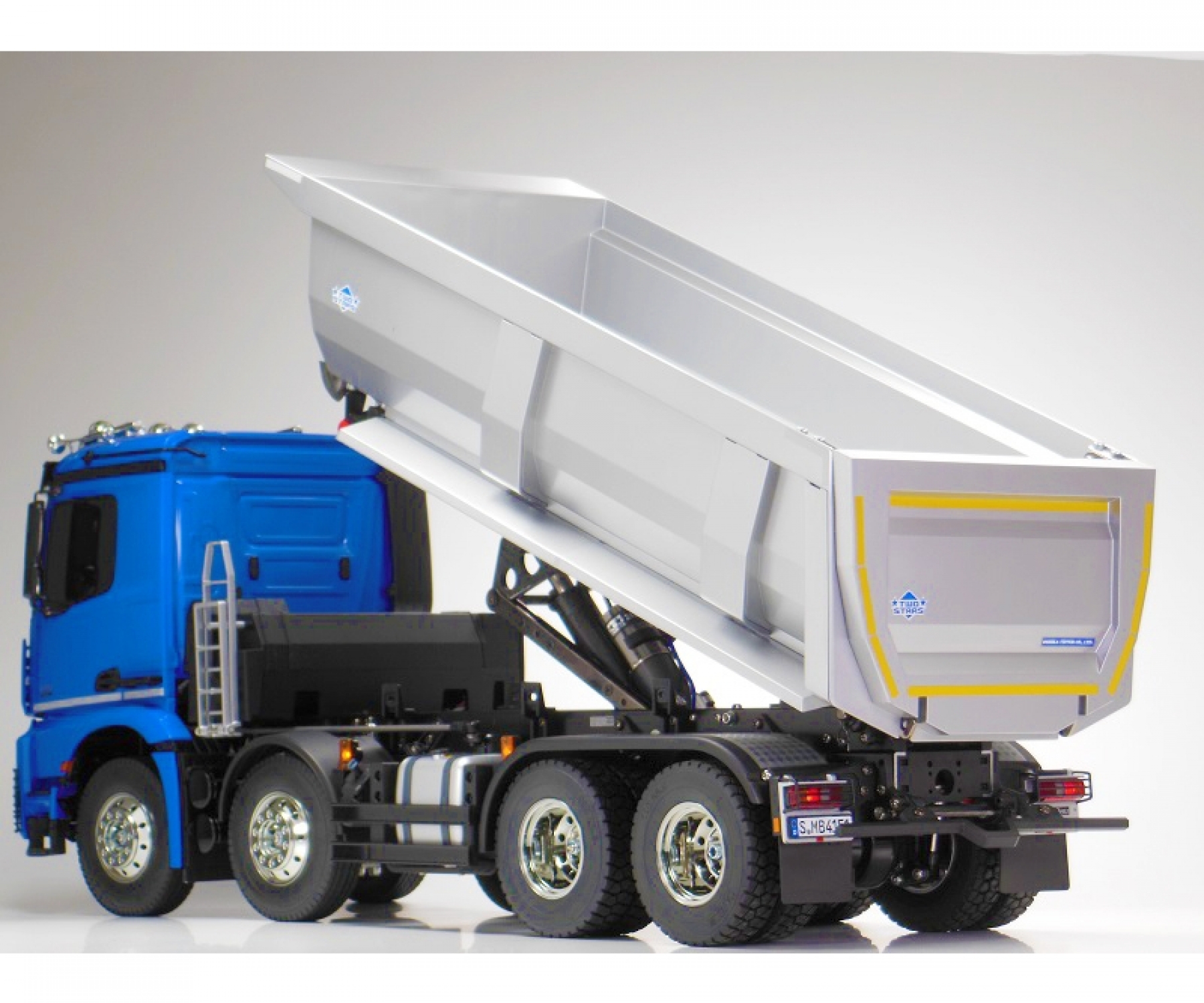 Tamiya Mercedes-Benz Arocs 4151 8x4 Tipper Truck Kit 1/14