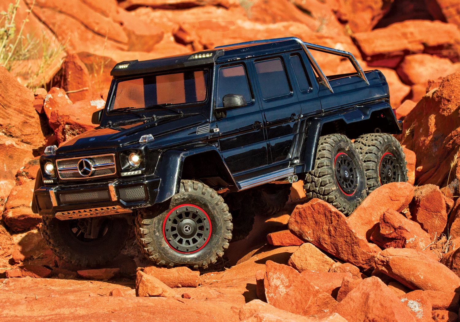 Traxxas TRX-6 Mercedes-Benz G 63 AMG 6X6 Electric Trail Truck RTR 1/10 Clipless Black