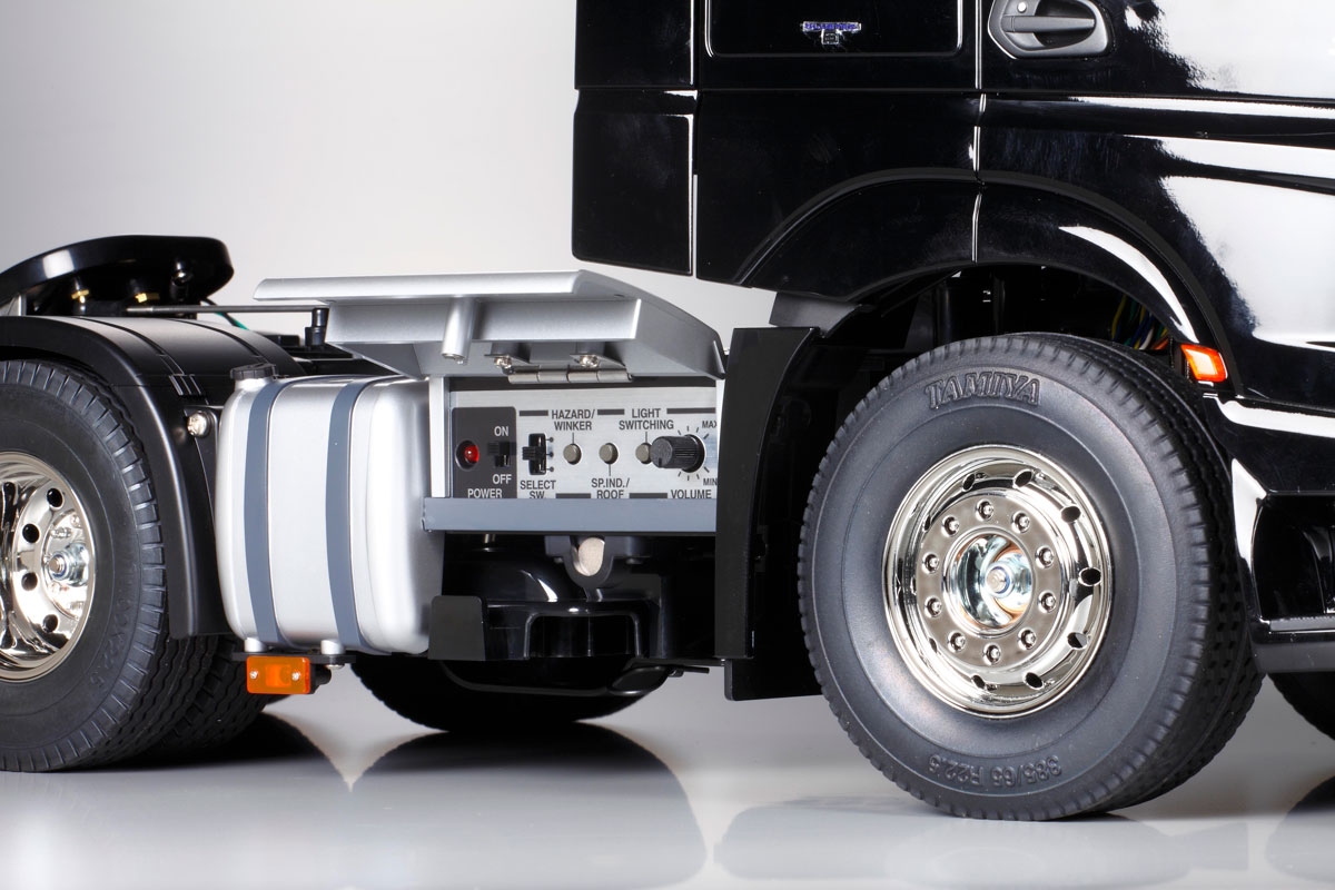 Tamiya Mercedes Benz Actros 3363 6x4 Gigaspace Kit 1/14