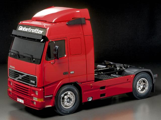 Tamiya Volvo FH12 Globetrotter R/C Truck Kit 1/14