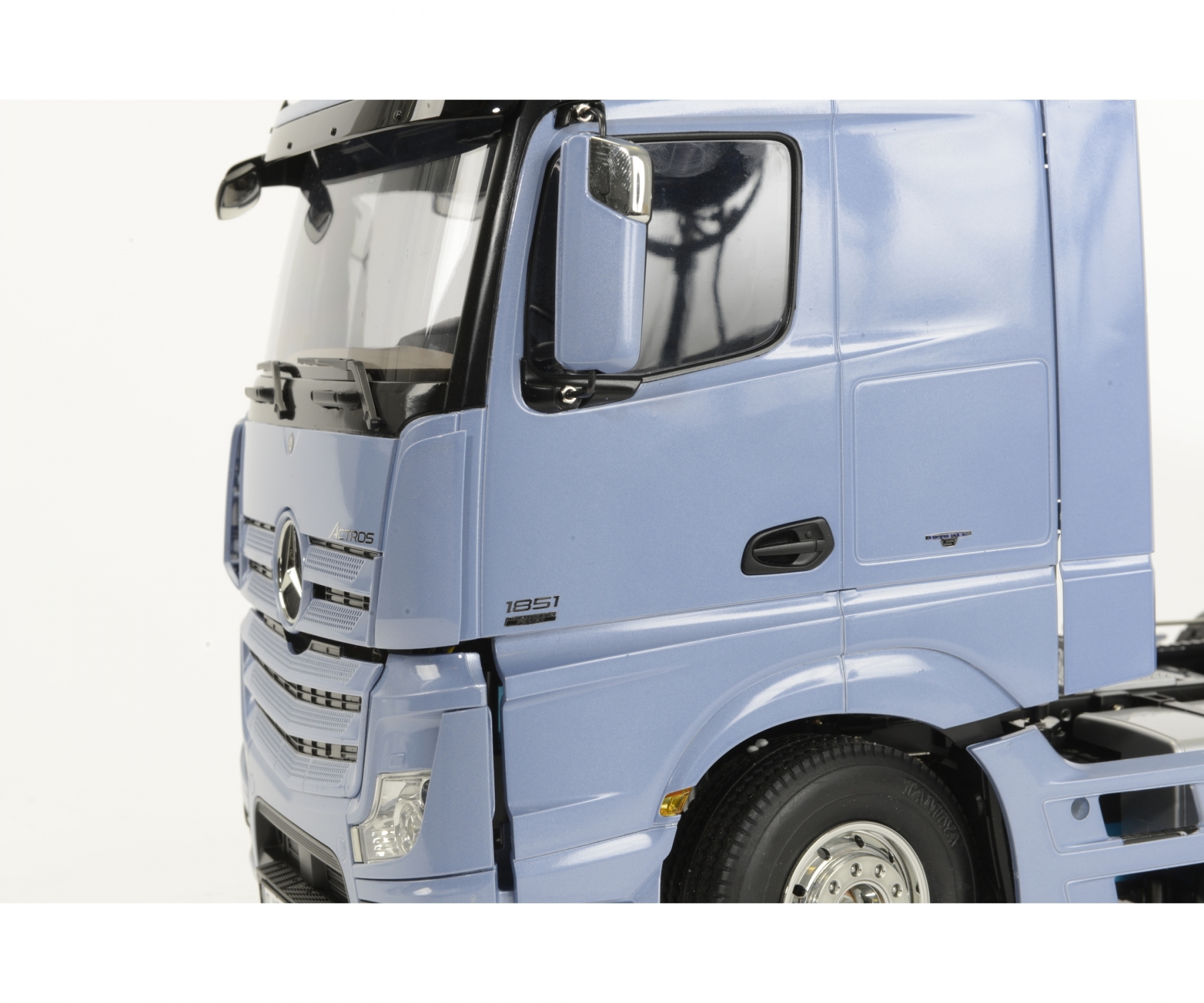 Tamiya Mercedes-Benz Actros 1851 GigaSpace R/C Truck Kit 1/14
