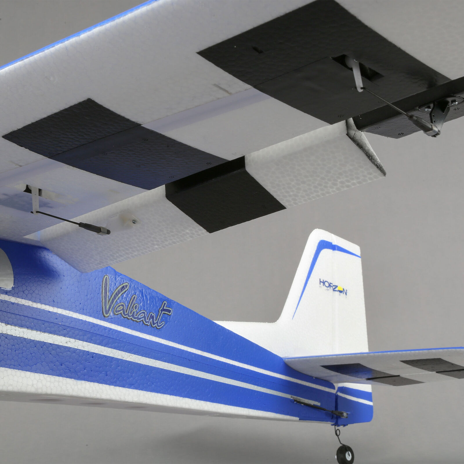 E-Flite Valiant 1.3m BNF Basic SAFE & AS3X