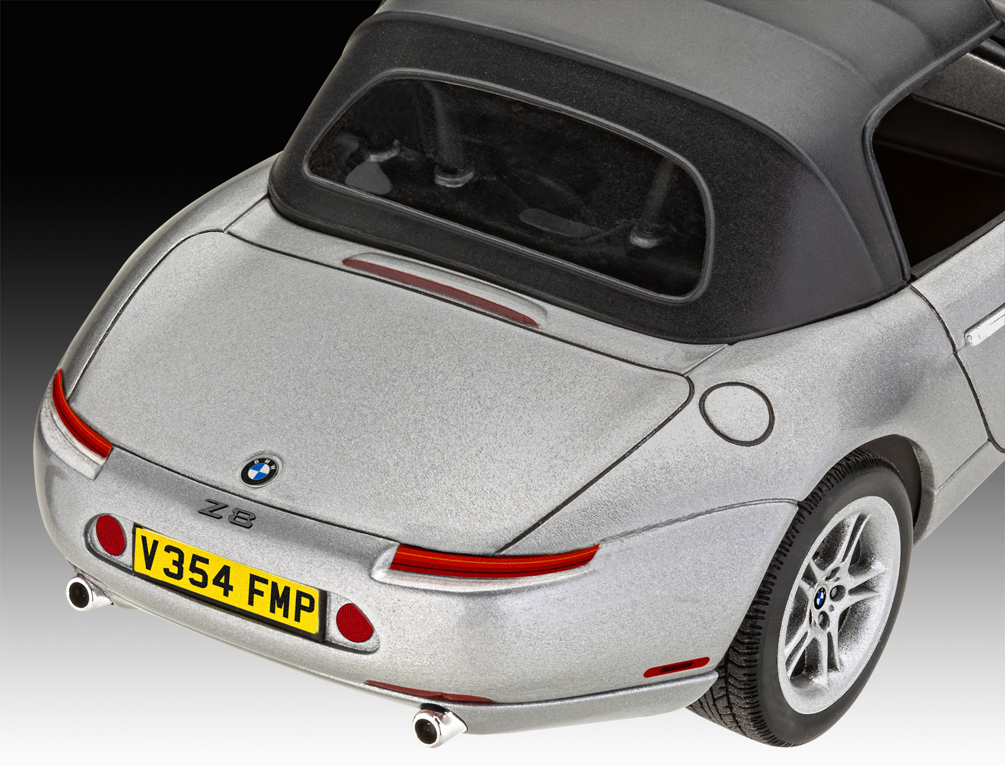 Revell Geschenkset BMW Z8 (James Bond 007) "The World Is Not Enough" 1/24