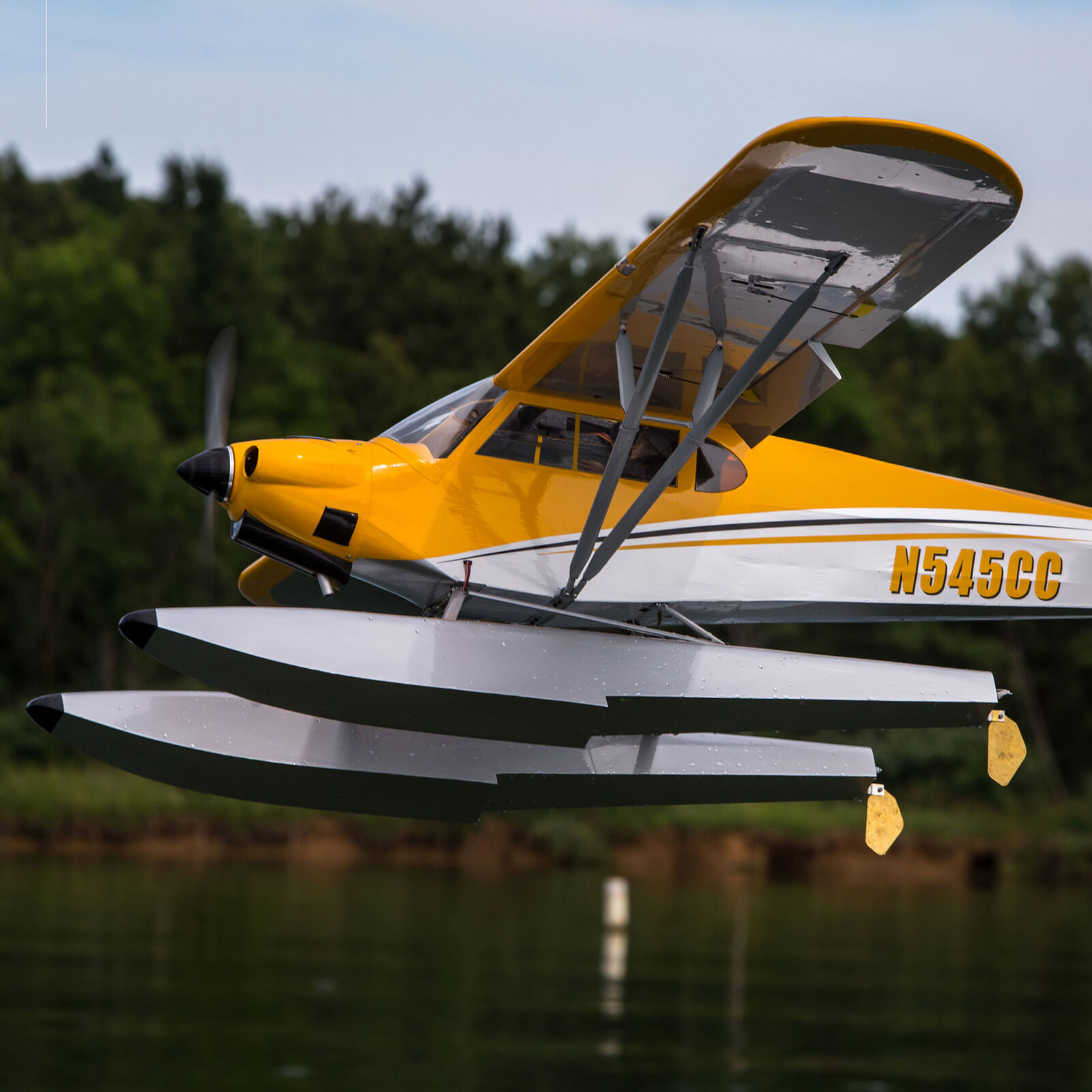 Hangar 9 1/5-Scale Floats for Carbon Cub 15cc