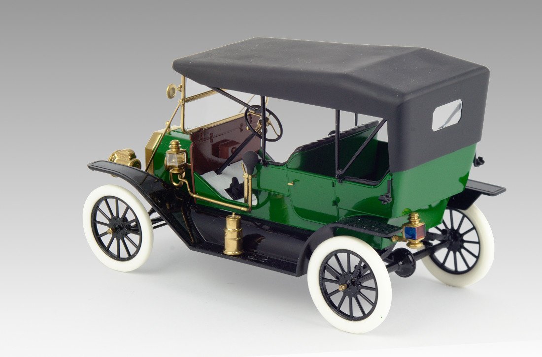 ICM Model T 1911 Touring American Passenger Car 1/24