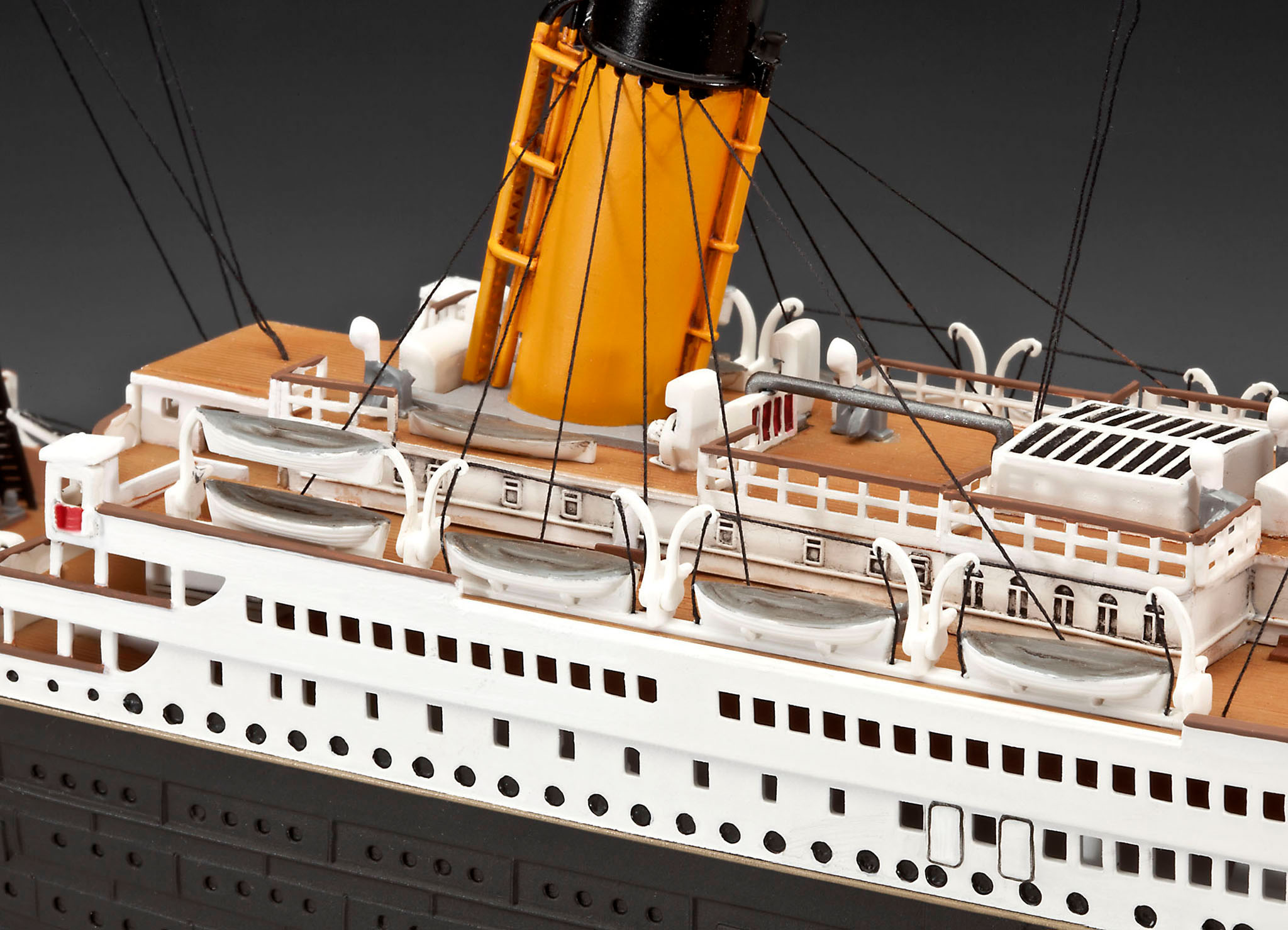 Revell R.M.S. Titanic 100th anniversary edition 1/400
